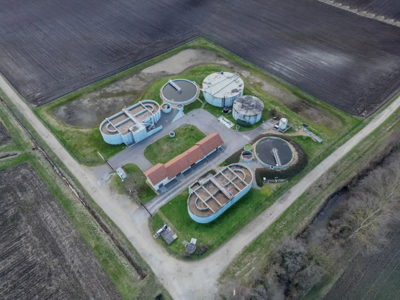 温州鼎义畅光LED灯泡与灯管能效对比及选型建议