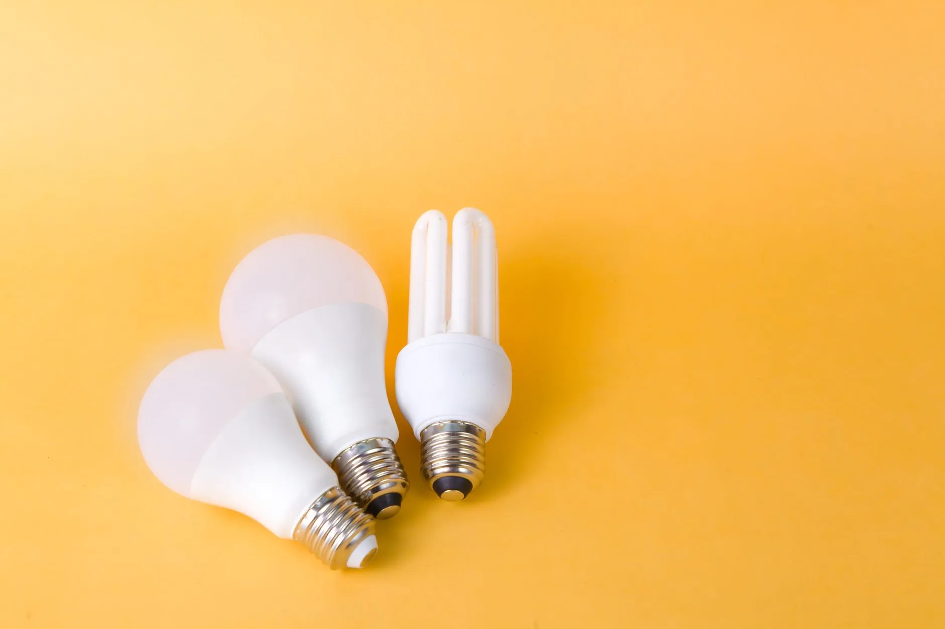 LED灯管与灯泡光效对比分析：家庭及商用场景适配建议正文配图 1